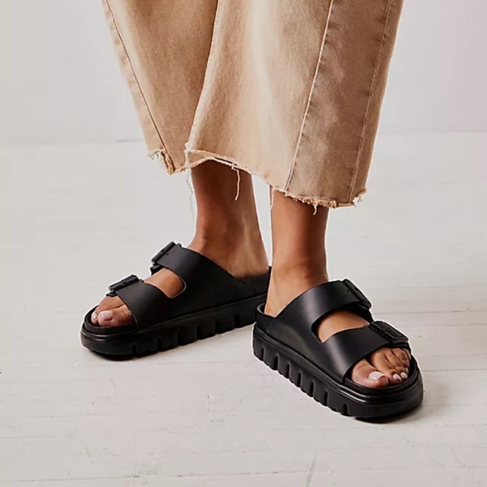 Arizona Exquisite Chunky Sandal in Black